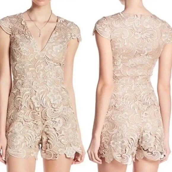 Dress the Population Juliette Plunge Lace Romper Size Small Nude Pink